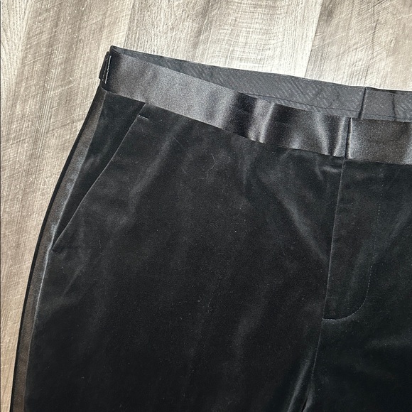 Express 2 Piece Velvet Black Slim Fit Tuxedo - 48L - Picture 14 of 16